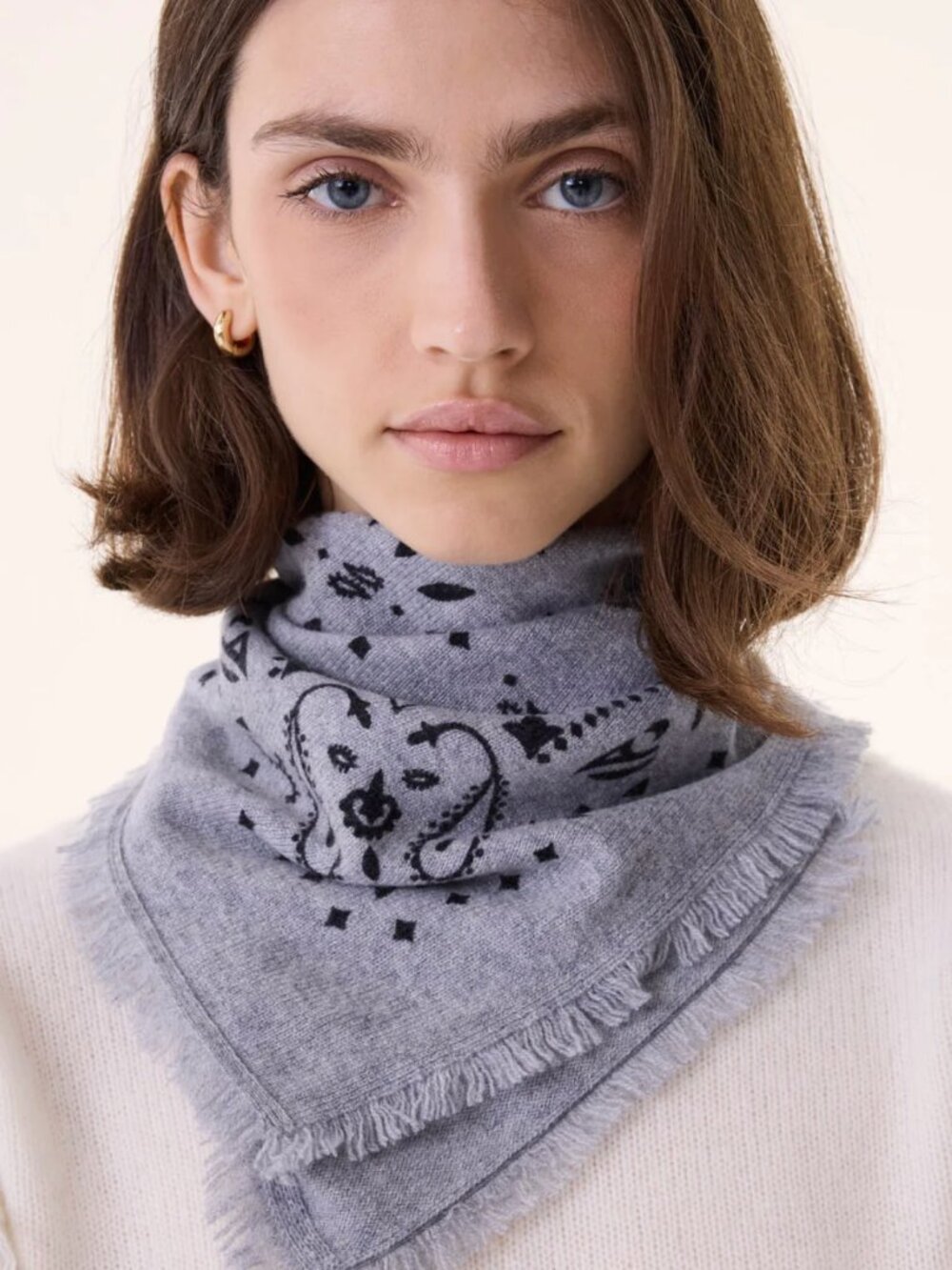 KUJTEN CASHMERE SMALL BANDANA SCARF IN MARL GRAY